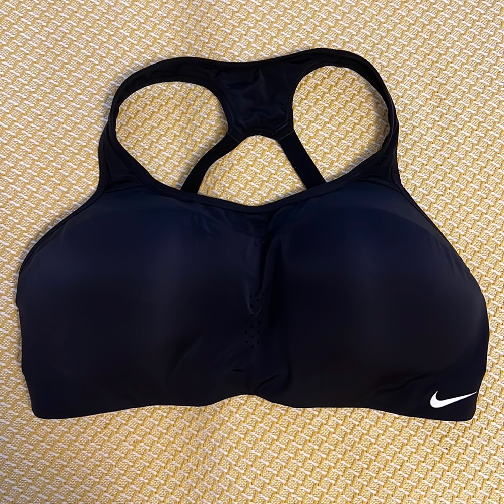 GENTLY USED - women’s Nike Sportsbra